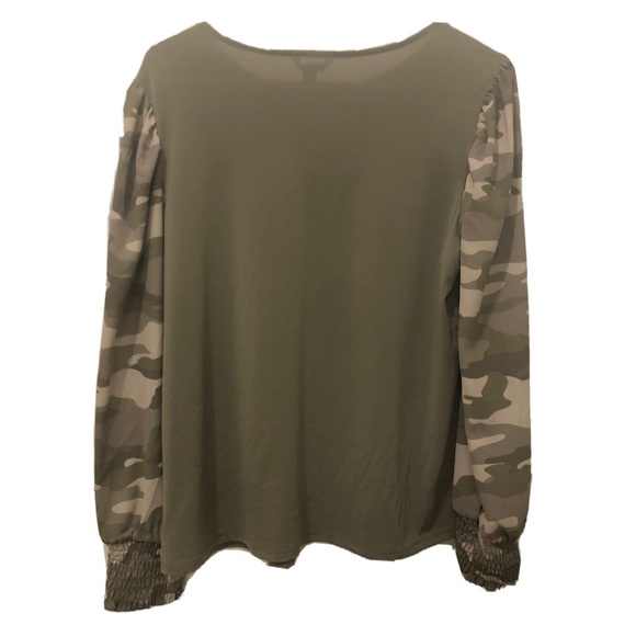 CATO Camo Smocked Sleeve Top Size Medium - Picture 3 of 8